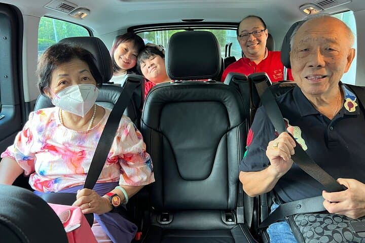 Hong Kong City Highlights and Hidden Gems by Private Car