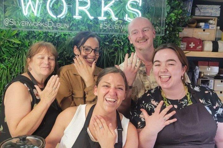 Dublin Jewellery Smeed je eigen zilveren Claddagh Ring Workshop