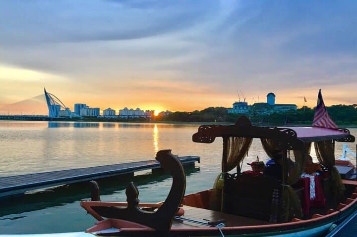 Shared Putrajaya Tour with Traditional Boat & Pink Mosque