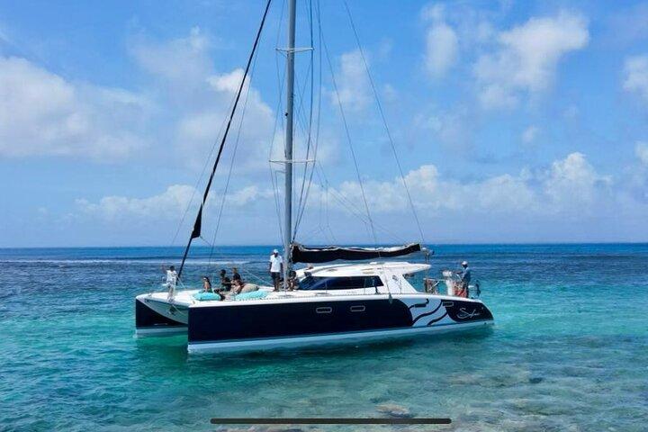 Katamaran med grillmad i Mauritius