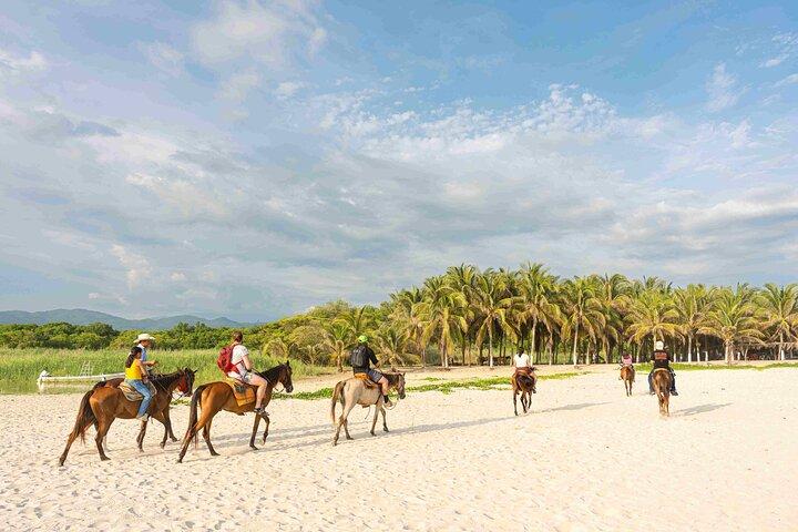 Passeio a cavalo na praia de Puerto Escondido