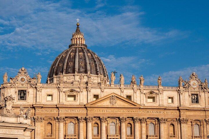 Visita en grupo reducido a la Basílica de San Pedro con subida a la cúpula y criptas