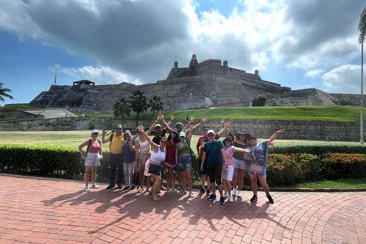 Tour a piedi del Castello di San Felipe e Getsemani con biglietti