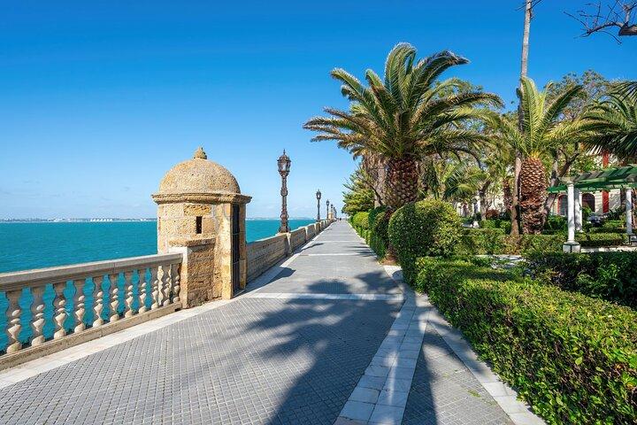 Tour de TukTuk por Cádiz com Guia de Áudio