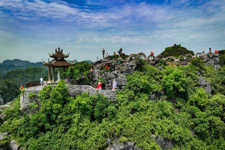 Excursão de dia inteiro para explorar as cavernas de Hoa Lu, Tam Coc e Mua a partir de Hanói