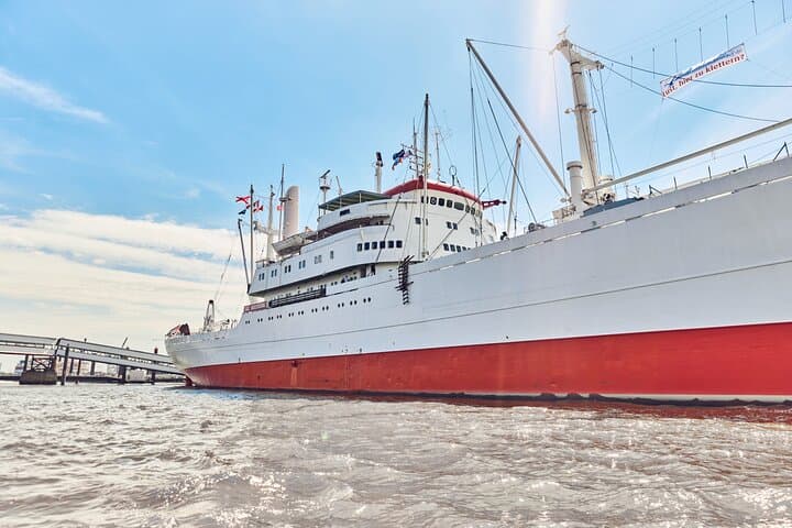 Hamburg: 2-hour harbor cruise