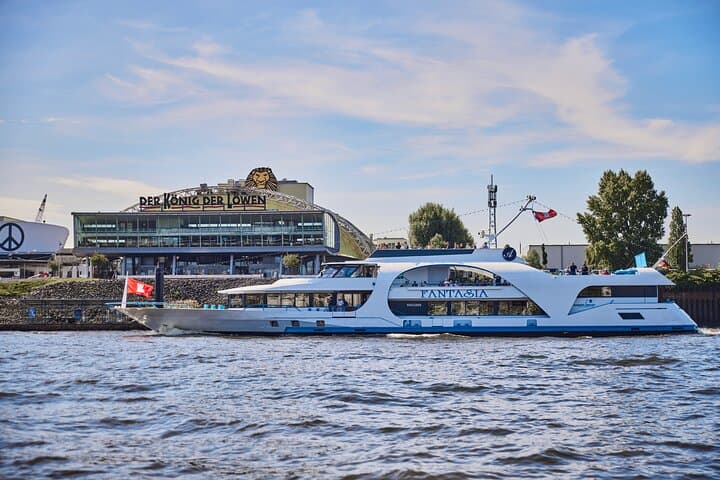 Hamburg: 2-hour harbor cruise