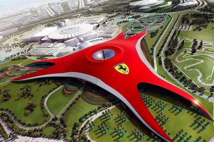 Visite de la ville d'Abou Dhabi avec billets pour Ferrari World