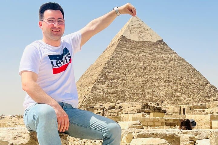 Half Day Private Tour of the Giza Pyramids with Camel Ride, Lunch