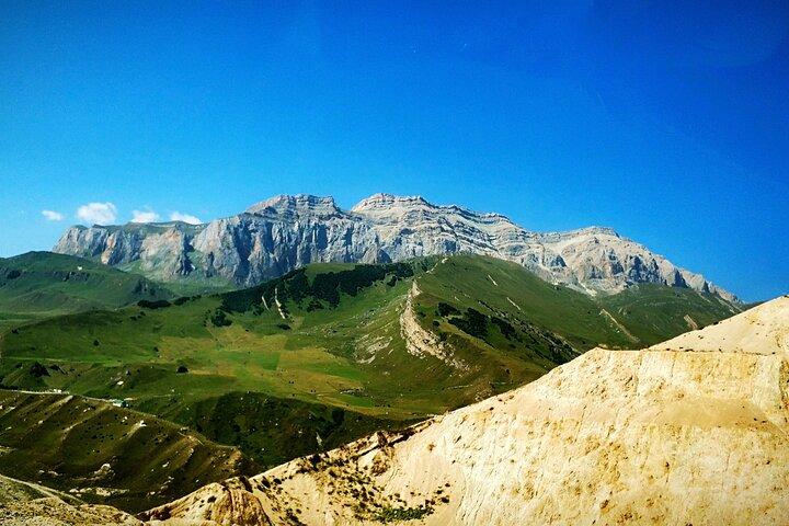 Guba, Candy Cane Mountains & Shahdag Resort Tour vanuit Bakoe