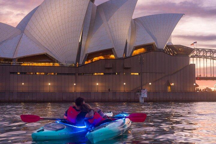 Passeio de caiaque iluminado por LED em Sydney pela Ópera e Ponte