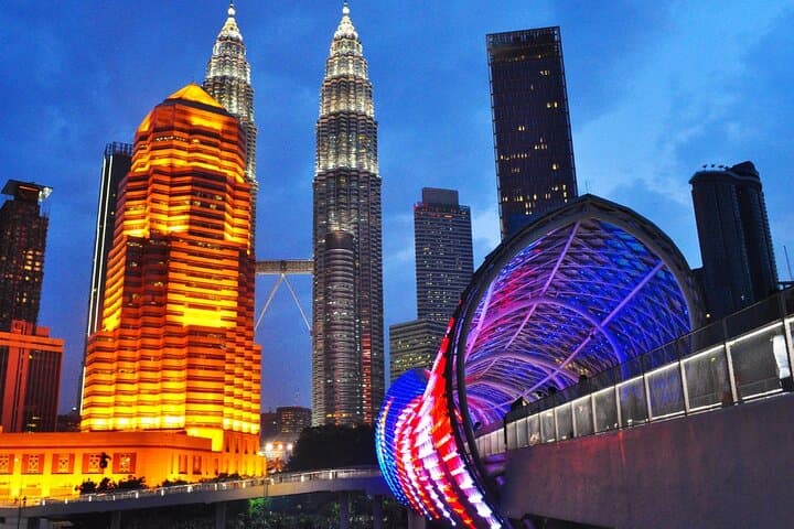 Glittering Night at Lake Symphony, River of Life & Saloma Bridge