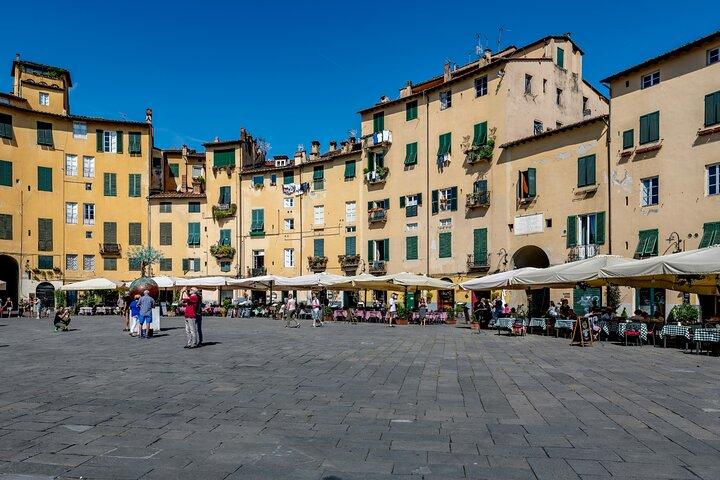 Privétour: Lucca en Pisa met typische gebakjesproeverij