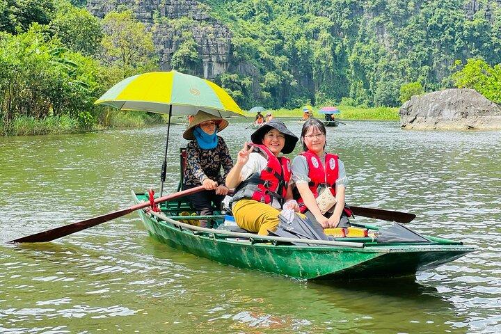 Ninh Binh Full Day Tour Grupo 09 (Mua Cave - Tam Coc - Hoa Lu)