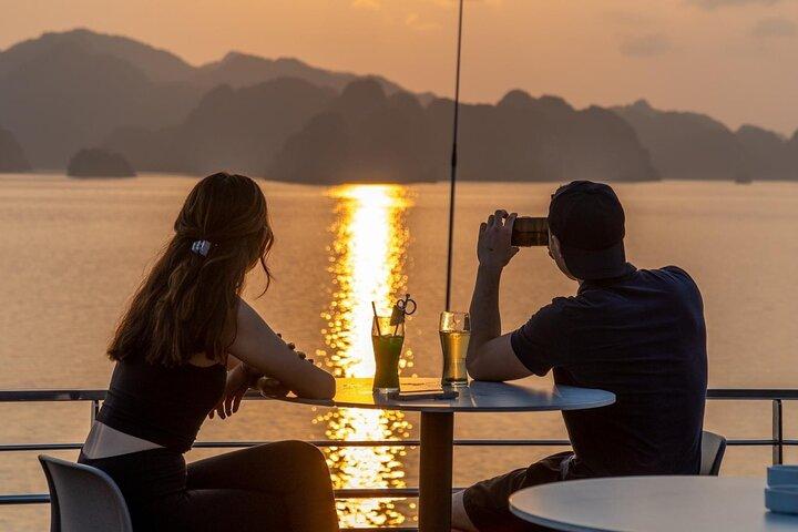 Fantastisk Lan Ha Bay Sunset Tour på luksuskrydstogt med vandrutsjebane