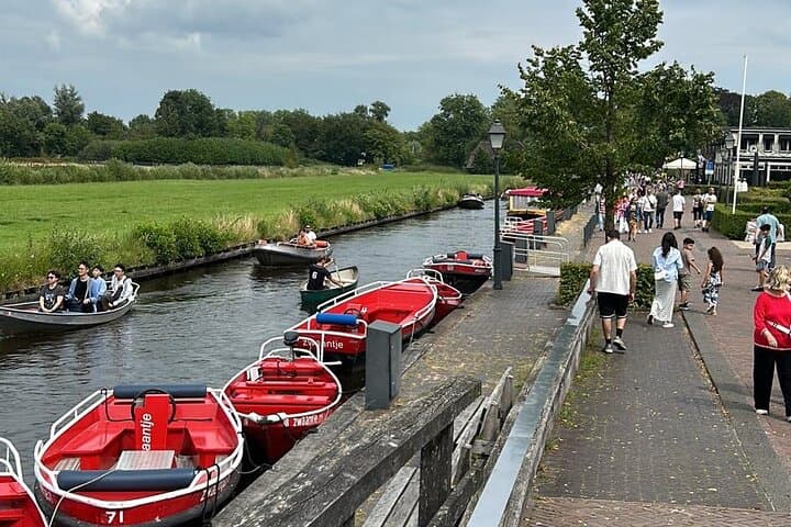 Daytrip Tour from Amsterdam to Giethoorn with boat tour included