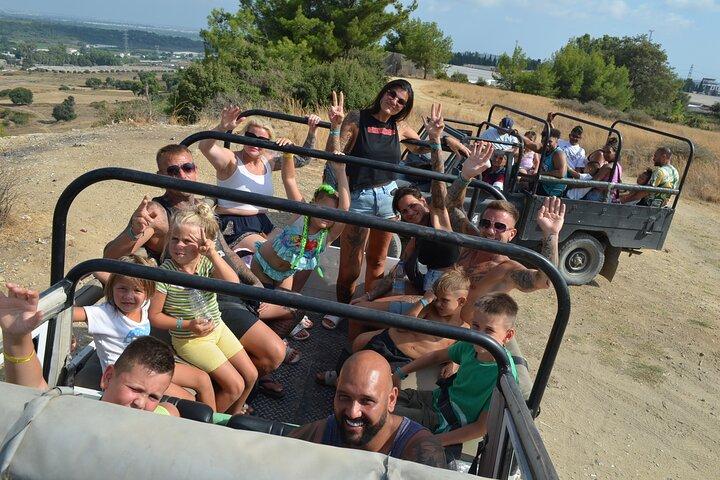 Antalya Jeep Safari Wasserfall und Bootstour mit Dorfessen