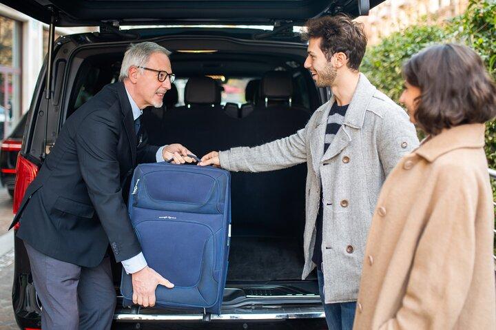 Transfer privato da/per l'aeroporto di Dubai per un massimo di 6 persone