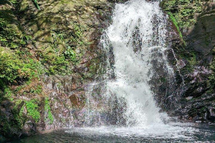 Explorando o Bach Ma Trekking no Parque Nacional Hue