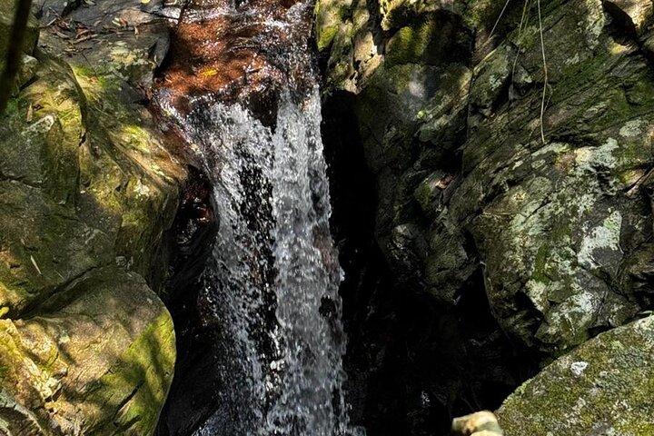Explorando o Bach Ma Trekking no Parque Nacional Hue