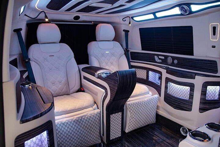Véhicule privé pour une journée complète avec chauffeur à Dubaï ou Abu-Dhabi