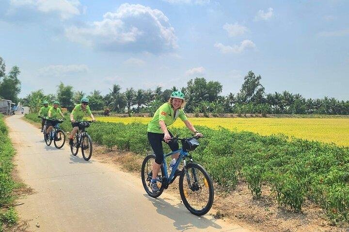 Giornata intera fuori dai sentieri battuti del delta del Mekong.