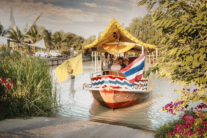 Pattaya Floating Market Ticket with 4 Regions Thai Culture