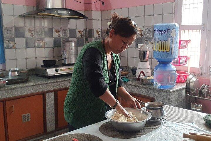 Nepalesisk madlavningskursus i Pokhara med en lokal familie