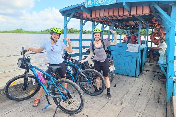 Dois dias fora do caminho batido do Mekong de bicicleta e barco.