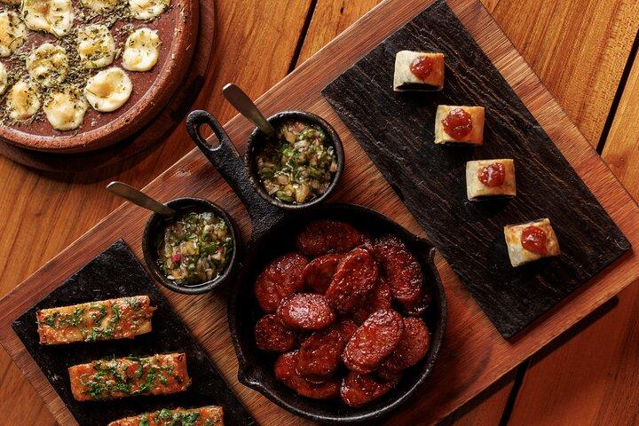 Experiencia Argentina: Cena Inmersiva y Maridaje de Vinos en Iguazú