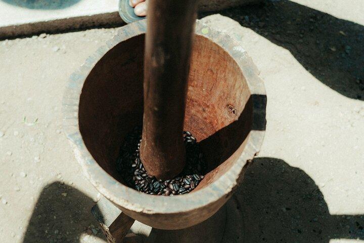 Bønne til kop: Traditionel kaffetilberedning i Arusha