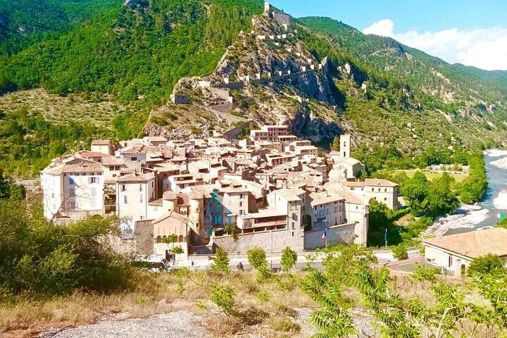 Tour con il Mountain Train, trekking alla Mystic Forest e al castello