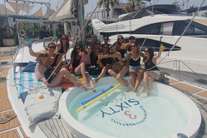 2 Hour Catamaran Tour with Jacuzzi and Sea Bath