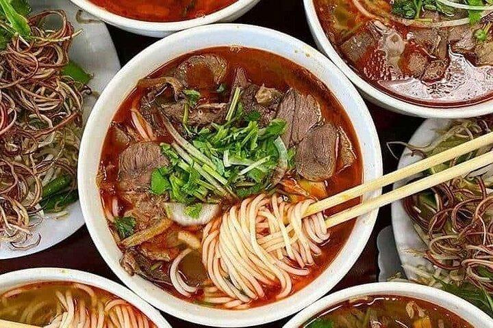 Saigon Authentic Walking Street Food Tour 12+ degustações incluídas