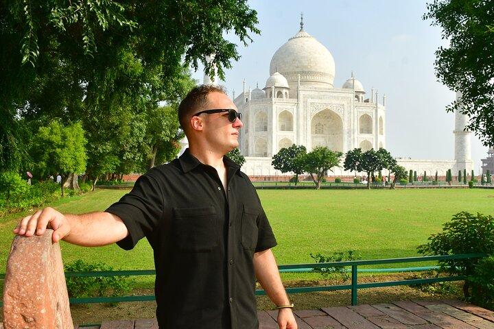 Visita ao nascer do sol do Taj Mahal com conservação de elefantes a partir de Delhi