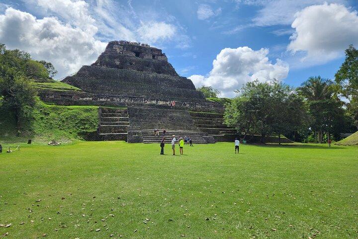 Tour di Xunantunich Maya e Blue Hole da Hopkins