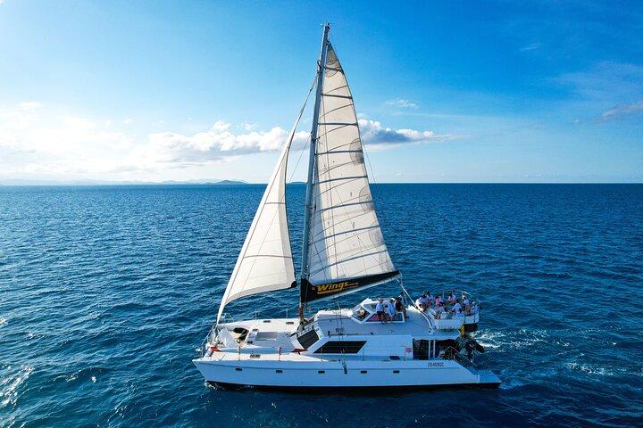 Isole Whitsunday Vela, SUP & Snorkel Tour-Piccolo gruppo