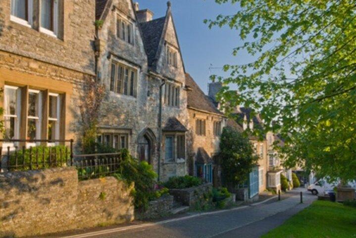 ロンドンからコッツウォルズビレッジへの日帰り旅行