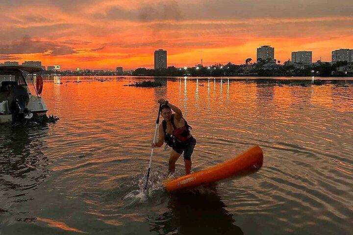 Private Ho Chi Minh City Tour med Saigon River SUP Paddling