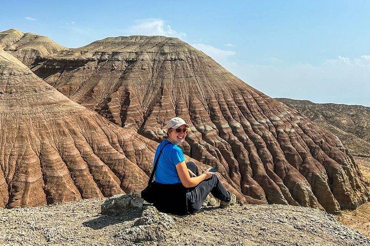 Singing dunes & Aktau bjerge gruppe tur til Altyn Emel