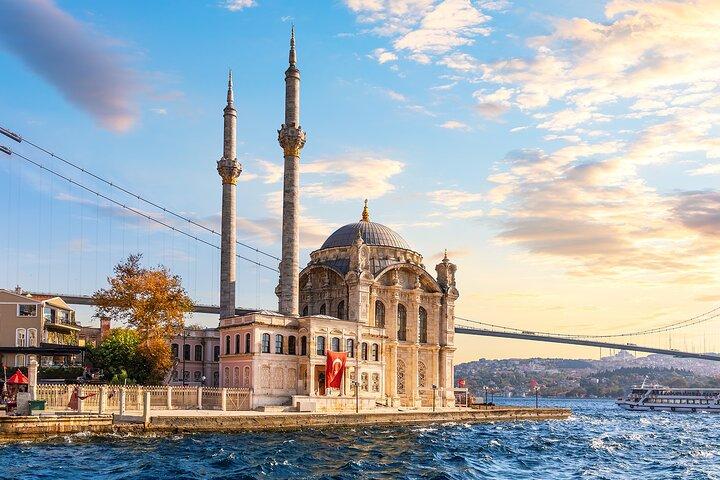 Istanbul: Scenic Bosphorus Lunch Cruise with Guidence