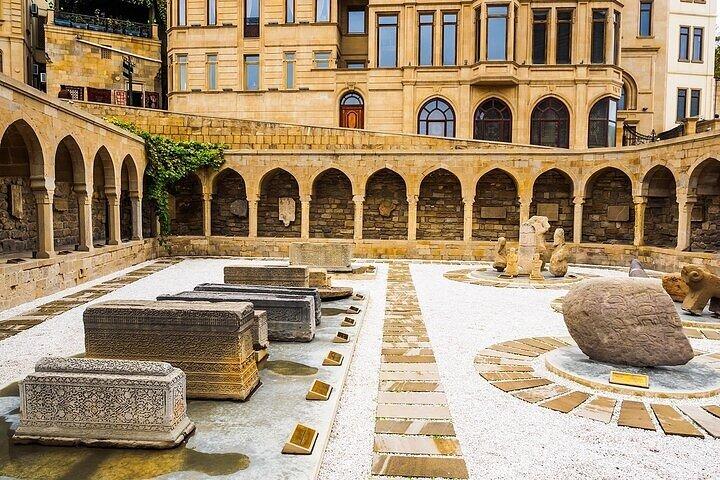 Geführte Altstadttour auf Bakus zeitlosem Charme
