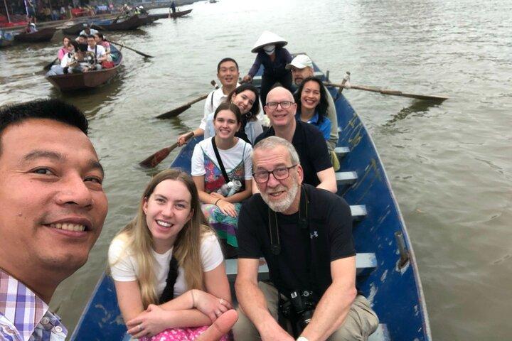 Perfume Pagoda Tour de um dia com passeio de barco e caverna