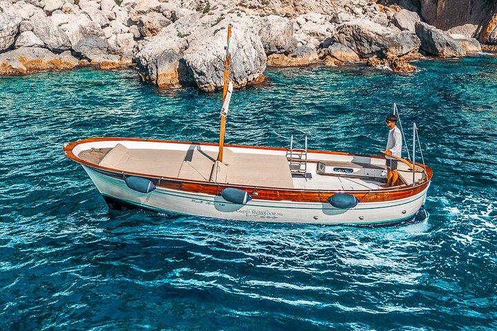 Rundvisning på øen Capri i en privat Gozzo
