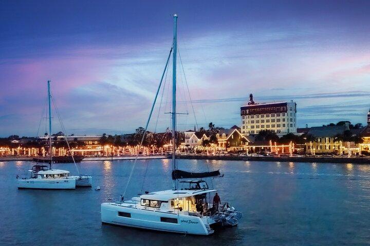 Nights of Lights Segelboottour bei St Augustine Sailing