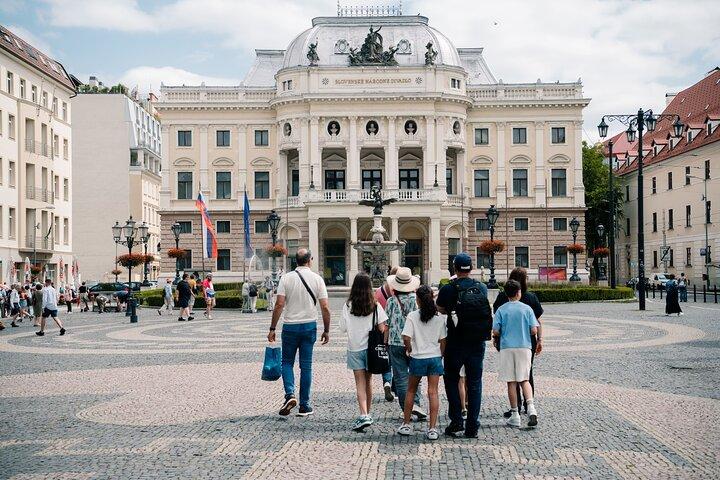 Tour privato di Bratislava con trasferimento da Budapest a Vienna