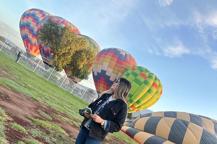Balloon Flight with Cave Breakfast and CDMX Round Trip