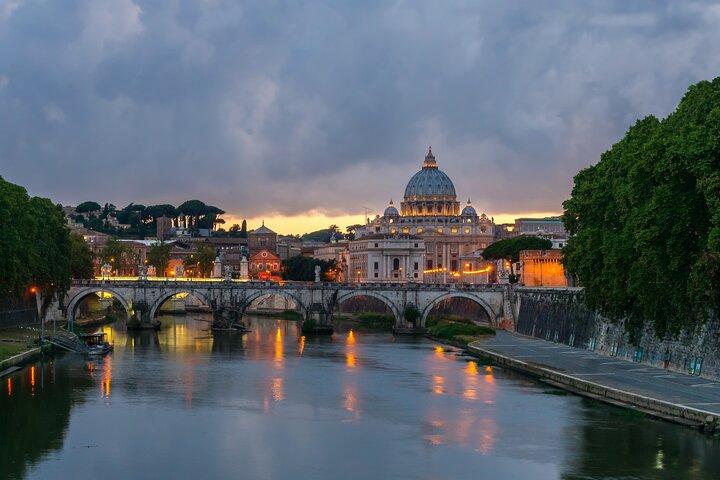 Private transfer from Naples to Rome city centre or Fiumicino