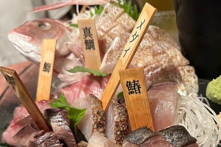 Tokyo Shinjuku Food & Backstreet Culture Tour: 15 Dishes+3 Drinks