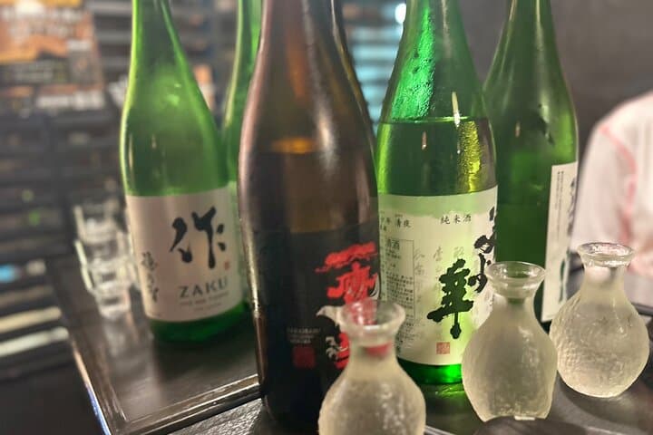 Tokyo Shinjuku Food & Backstreet Culture Tour: 15 Dishes+3 Drinks